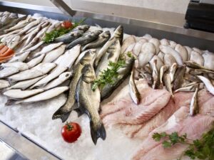 Comparativa entre una app de pescadería a domicilio y pescado en el supermercado